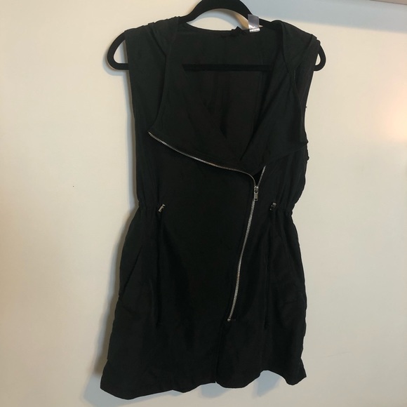 H&M BLACK ZIP-UP